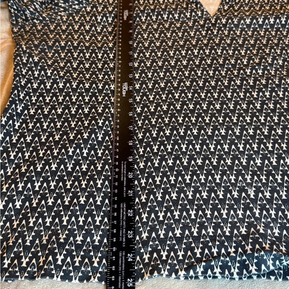 L.L. Bean Navy White Supima Cotton Patterned VNeck 3/4 sleeve Top, 1X 2 for $30 - Picture 7 of 9